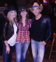 Tonya Kinsinger, Séverine Moulin, Maxime Dereymez - Billy Bob‘s Disney Village